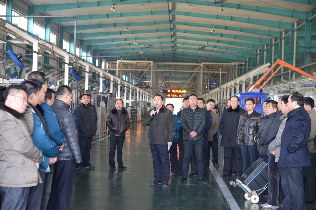 E世博esball集团举行中层向导干部现场观摩活动