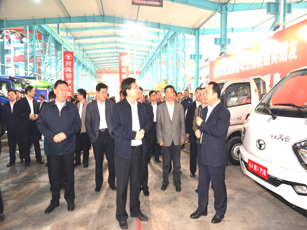 市新旧动能转换重大项目推进会E世博esball集团科普教育基地举行观摩